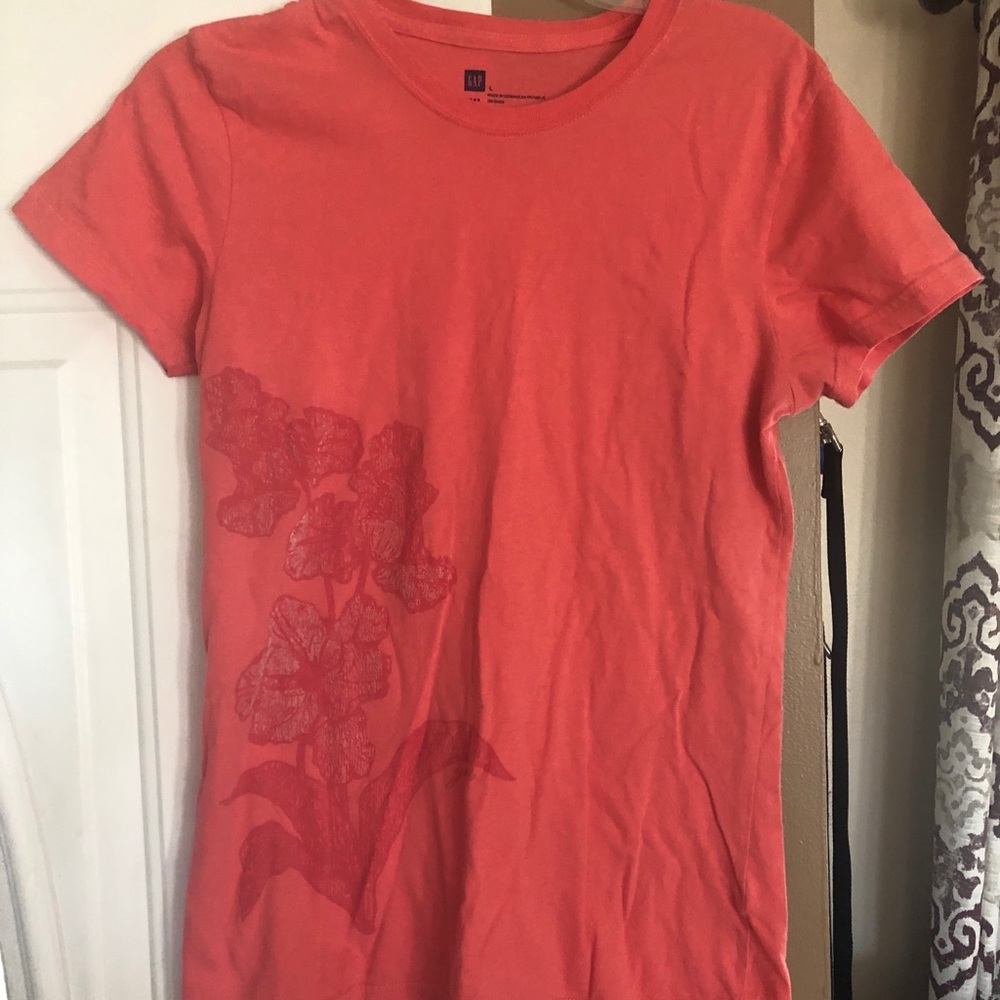 Women’s Gap Short Sleeve Tee Size L Coral